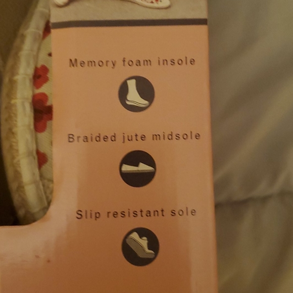 NEW in Box! Size 7 Ladies Espadrilles - Picture 6 of 6